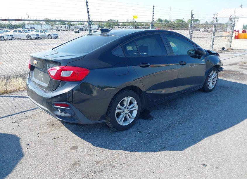 Photo 4 of 2019 Chevrolet Cruze LS (VIN 1G1BC5SM5K7108985)