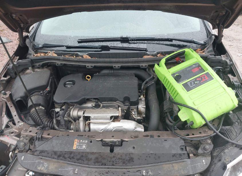 Photo 10 of 2019 Chevrolet Cruze LS (VIN 1G1BC5SM5K7134342)