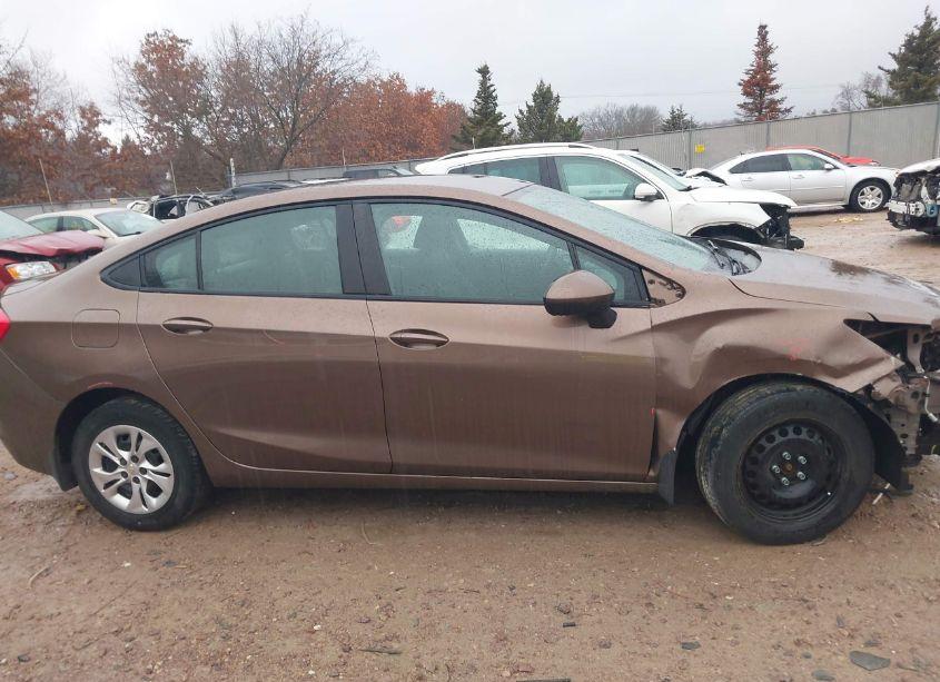 Photo 14 of 2019 Chevrolet Cruze LS (VIN 1G1BC5SM5K7134342)