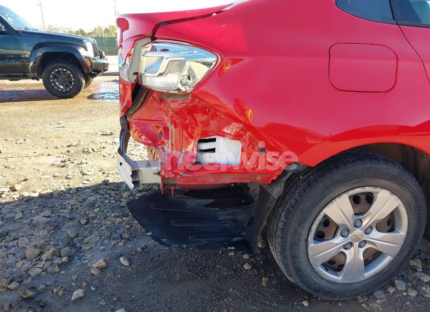 Photo 6 of 2017 Chevrolet Cruze LS AUTO (VIN 1G1BC5SM6H7199015)