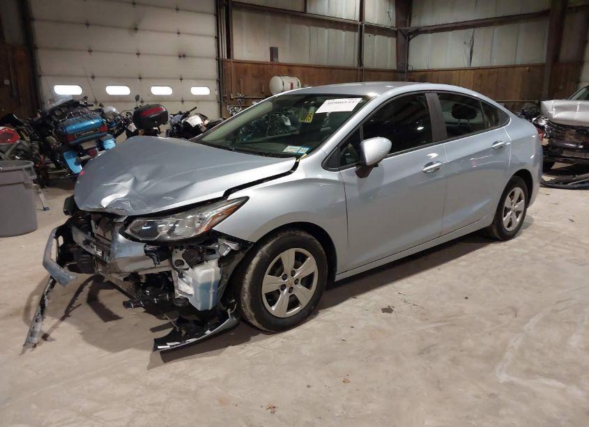 Photo 2 of 2018 Chevrolet Cruze LS AUTO (VIN 1G1BC5SM6J7132274)