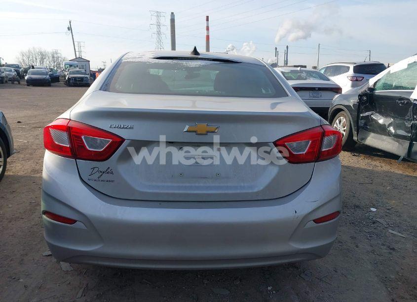 Photo 17 of 2018 Chevrolet Cruze LS AUTO (VIN 1G1BC5SM6J7134378)
