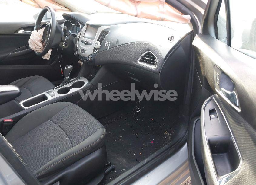 Photo 5 of 2018 Chevrolet Cruze LS AUTO (VIN 1G1BC5SM6J7134378)