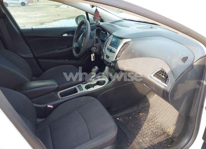 Photo 5 of 2018 Chevrolet Cruze LS AUTO (VIN 1G1BC5SM6J7137748)