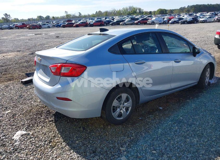 Photo 4 of 2018 Chevrolet Cruze LS AUTO (VIN 1G1BC5SM6J7167431)