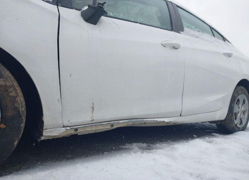 Photo 15 of 2018 Chevrolet Cruze LS AUTO (VIN 1G1BC5SM6J7205563)