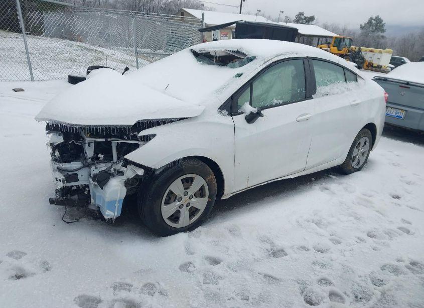 Photo 2 of 2018 Chevrolet Cruze LS AUTO (VIN 1G1BC5SM6J7205563)