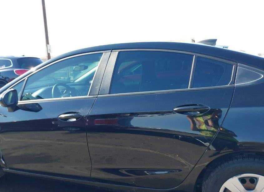 Photo 14 of 2018 Chevrolet Cruze LS AUTO (VIN 1G1BC5SM6J7215672)