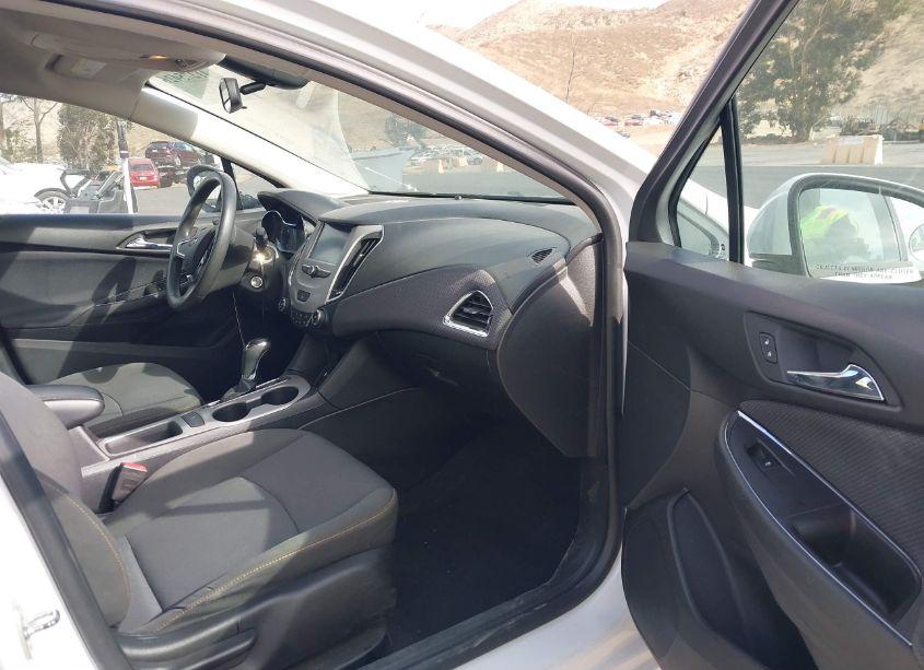 Photo 5 of 2018 Chevrolet Cruze LS AUTO (VIN 1G1BC5SM6J7216059)