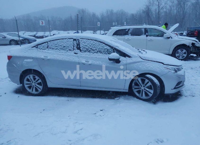 Photo 13 of 2018 Chevrolet Cruze LS AUTO (VIN 1G1BC5SM6J7220676)