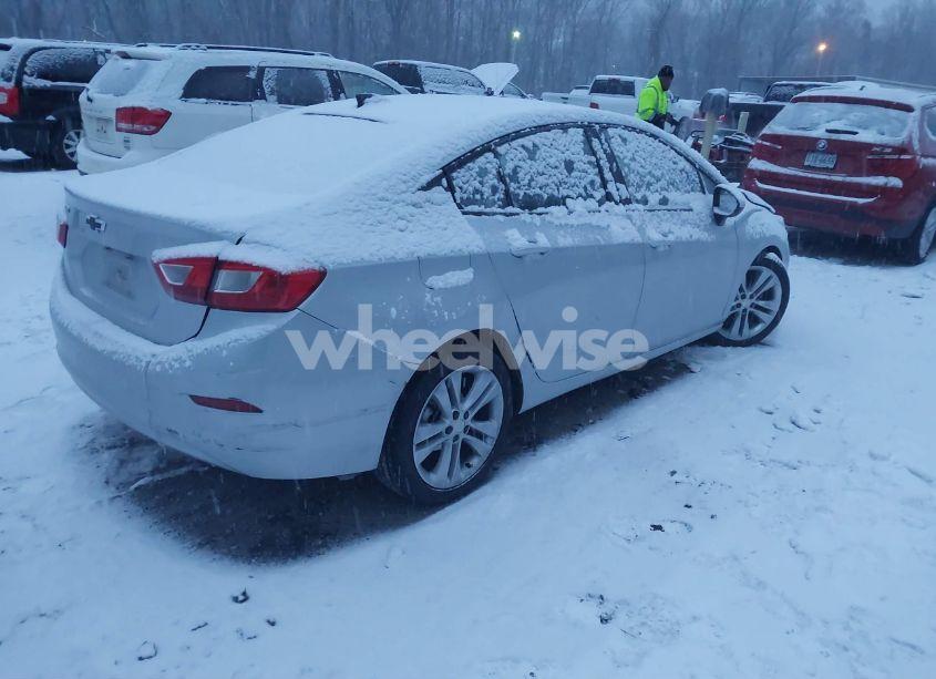 Photo 4 of 2018 Chevrolet Cruze LS AUTO (VIN 1G1BC5SM6J7220676)