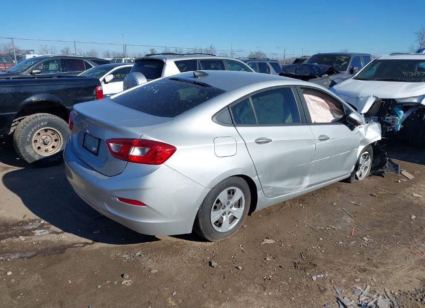 Photo 4 of 2018 Chevrolet Cruze LS AUTO (VIN 1G1BC5SM6J7236067)
