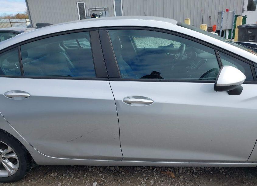 Photo 13 of 2019 Chevrolet Cruze LS (VIN 1G1BC5SM6K7109594)