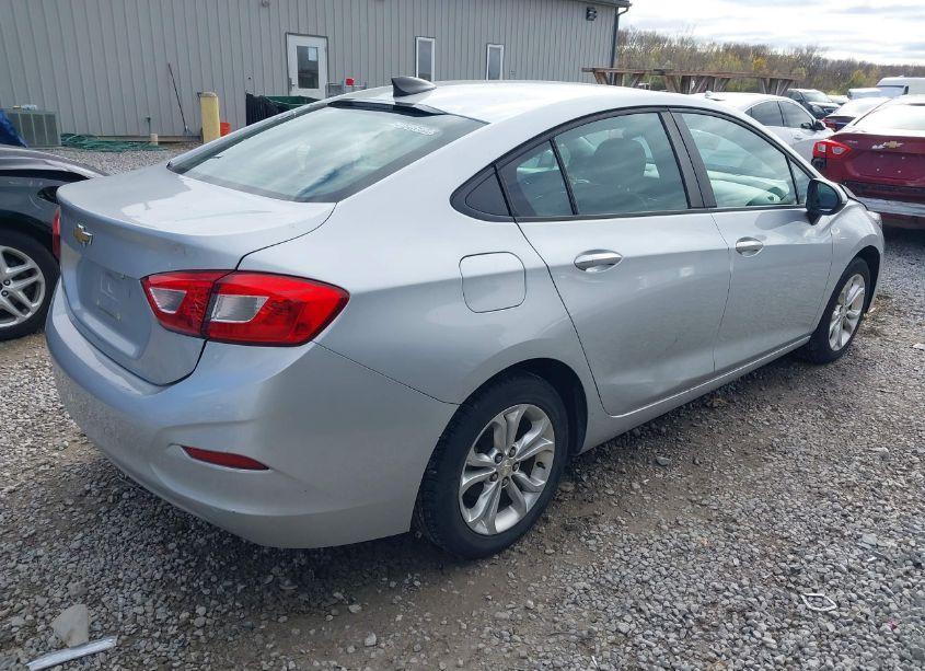 Photo 4 of 2019 Chevrolet Cruze LS (VIN 1G1BC5SM6K7109594)
