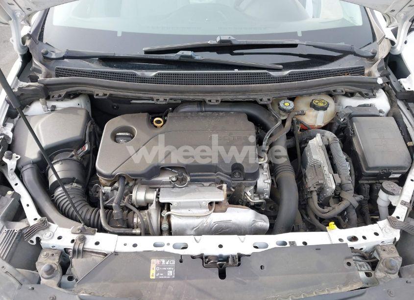 Photo 10 of 2019 Chevrolet Cruze LS (VIN 1G1BC5SM6K7120286)