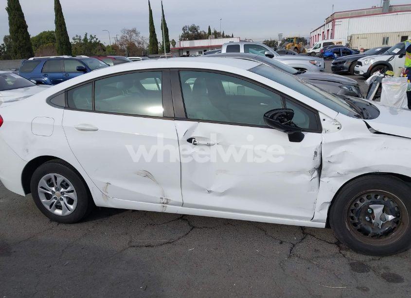 Photo 13 of 2019 Chevrolet Cruze LS (VIN 1G1BC5SM6K7120286)