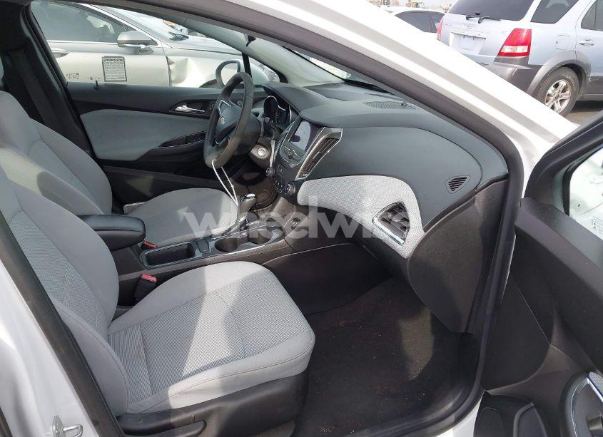 Photo 5 of 2019 Chevrolet Cruze LS (VIN 1G1BC5SM6K7120286)
