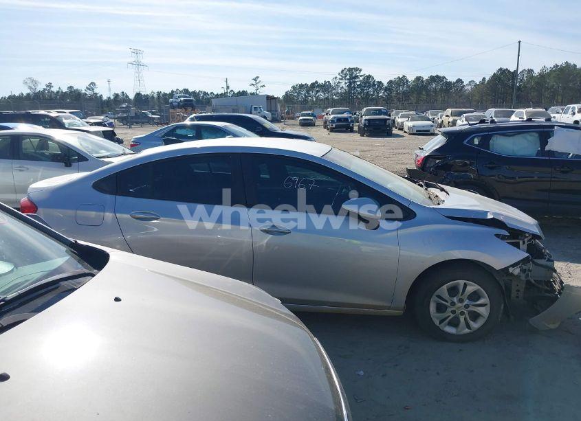 Photo 13 of 2019 Chevrolet Cruze LS (VIN 1G1BC5SM6K7146967)