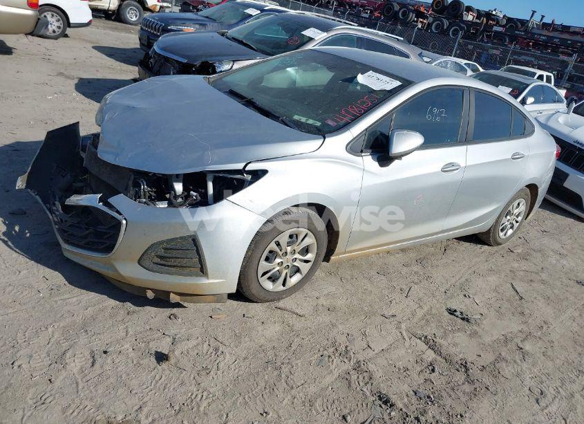 Photo 2 of 2019 Chevrolet Cruze LS (VIN 1G1BC5SM6K7146967)