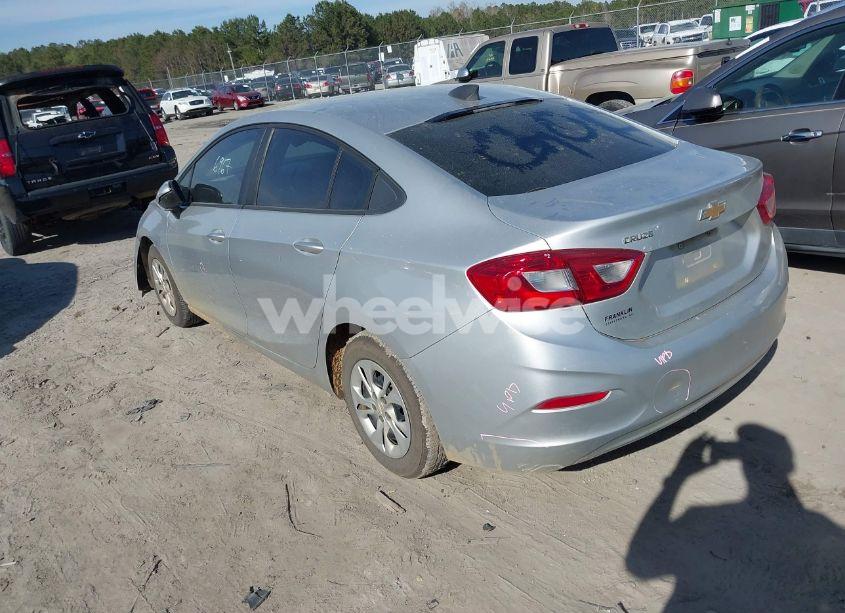 Photo 3 of 2019 Chevrolet Cruze LS (VIN 1G1BC5SM6K7146967)
