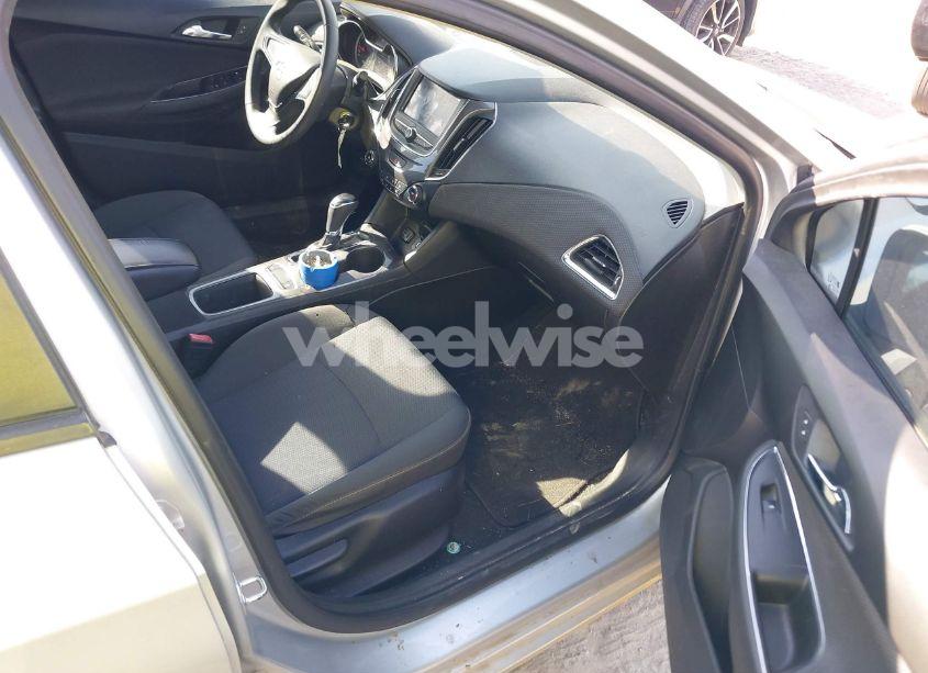 Photo 5 of 2019 Chevrolet Cruze LS (VIN 1G1BC5SM6K7146967)