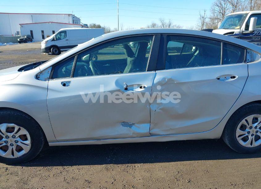 Photo 15 of 2019 Chevrolet Cruze LS (VIN 1G1BC5SM6K7150081)