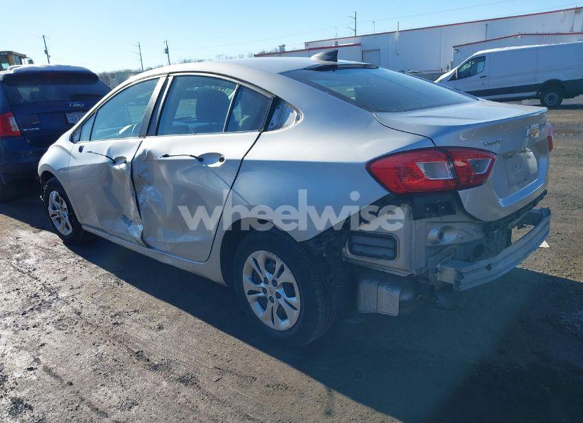 Photo 3 of 2019 Chevrolet Cruze LS (VIN 1G1BC5SM6K7150081)