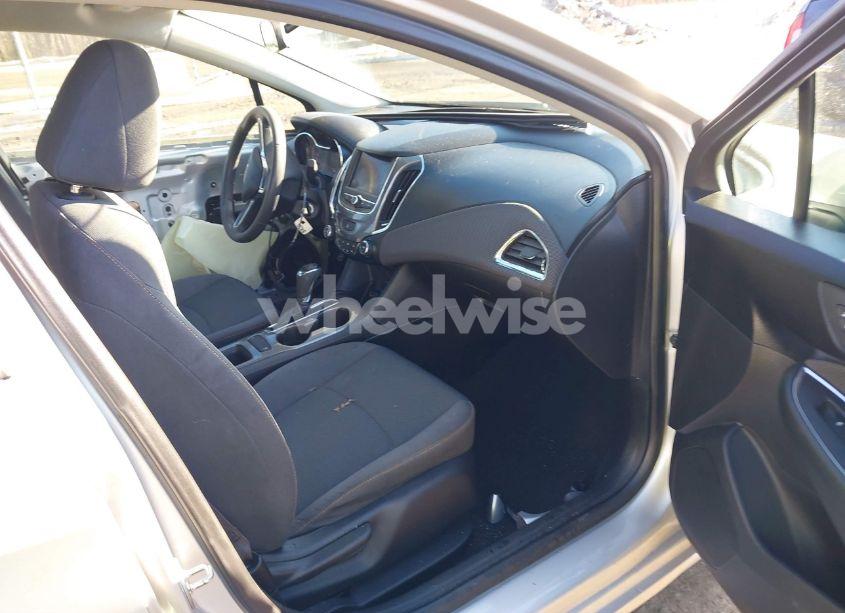 Photo 5 of 2019 Chevrolet Cruze LS (VIN 1G1BC5SM6K7150081)