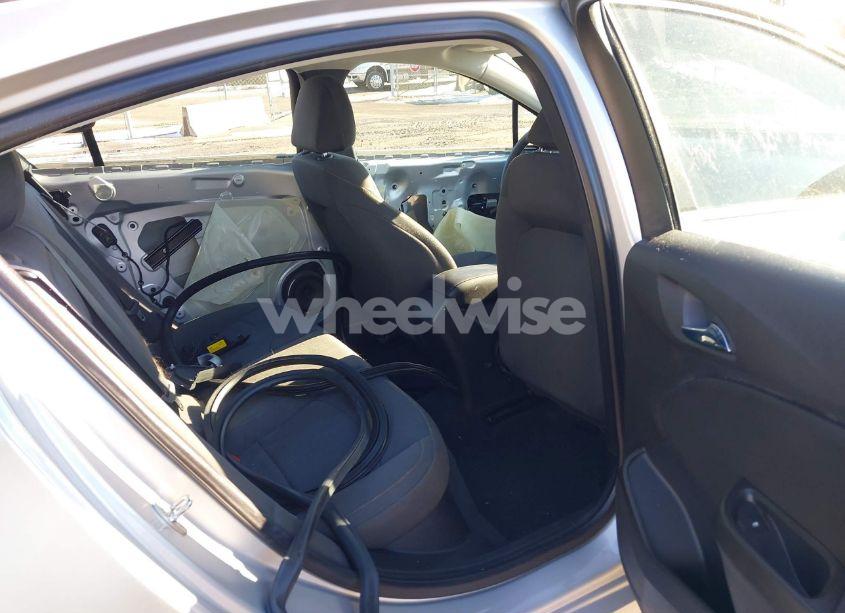 Photo 8 of 2019 Chevrolet Cruze LS (VIN 1G1BC5SM6K7150081)