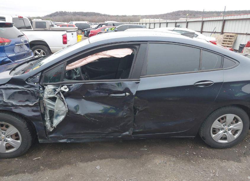 Photo 14 of 2016 Chevrolet Cruze LS AUTO (VIN 1G1BC5SM7G7311478)