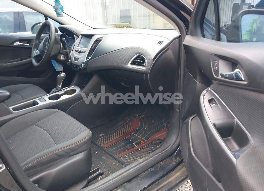 Photo 5 of 2016 Chevrolet Cruze LS AUTO (VIN 1G1BC5SM7G7318236)