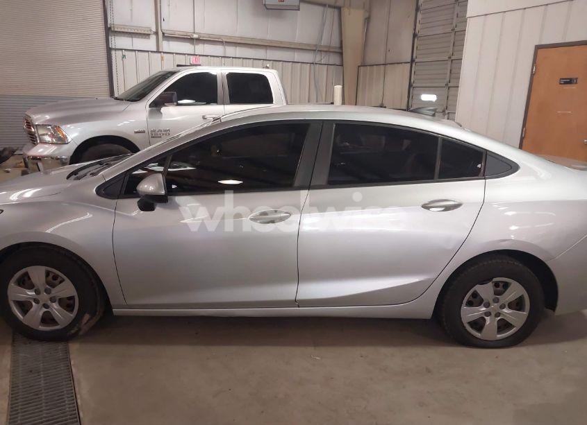 Photo 15 of 2017 Chevrolet Cruze LS AUTO (VIN 1G1BC5SM7H7178142)