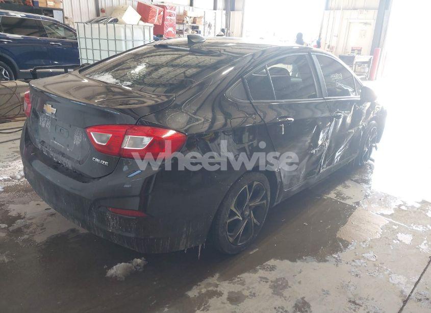 Photo 4 of 2017 Chevrolet Cruze LS AUTO (VIN 1G1BC5SM7H7244012)