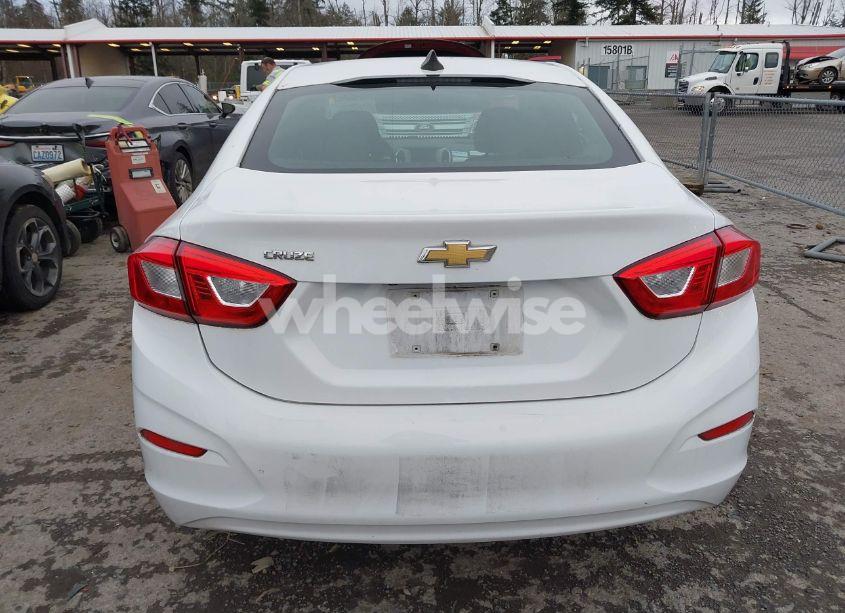 Photo 16 of 2018 Chevrolet Cruze LS AUTO (VIN 1G1BC5SM7J7142649)