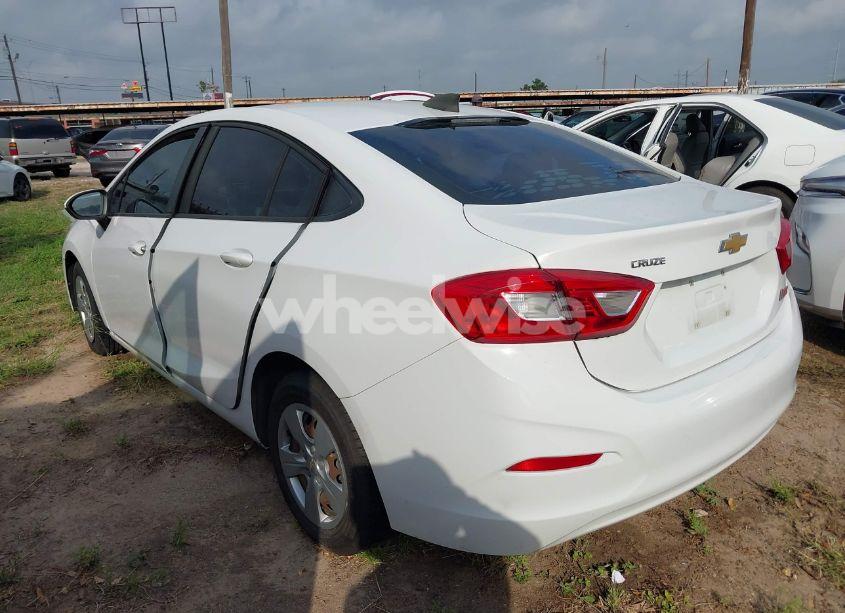 Photo 3 of 2018 Chevrolet Cruze LS AUTO (VIN 1G1BC5SM7J7147351)