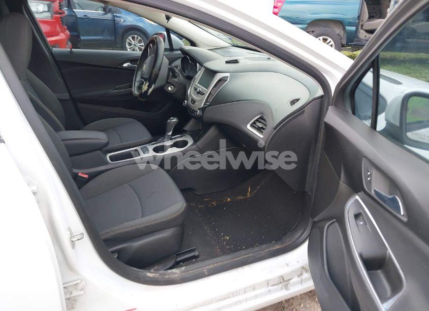 Photo 5 of 2018 Chevrolet Cruze LS AUTO (VIN 1G1BC5SM7J7147351)