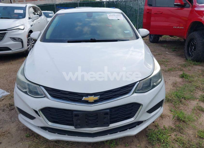 Photo 6 of 2018 Chevrolet Cruze LS AUTO (VIN 1G1BC5SM7J7147351)