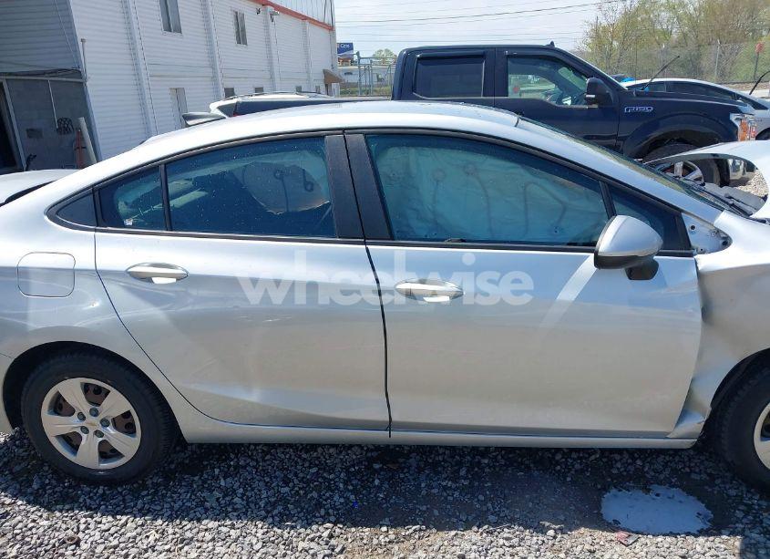 Photo 14 of 2018 Chevrolet Cruze LS AUTO (VIN 1G1BC5SM7J7199854)