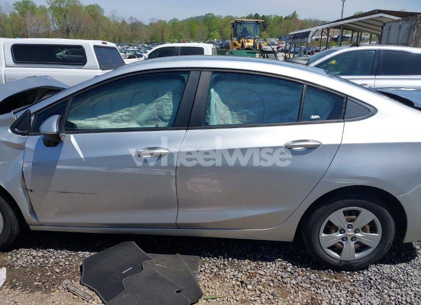 Photo 15 of 2018 Chevrolet Cruze LS AUTO (VIN 1G1BC5SM7J7199854)