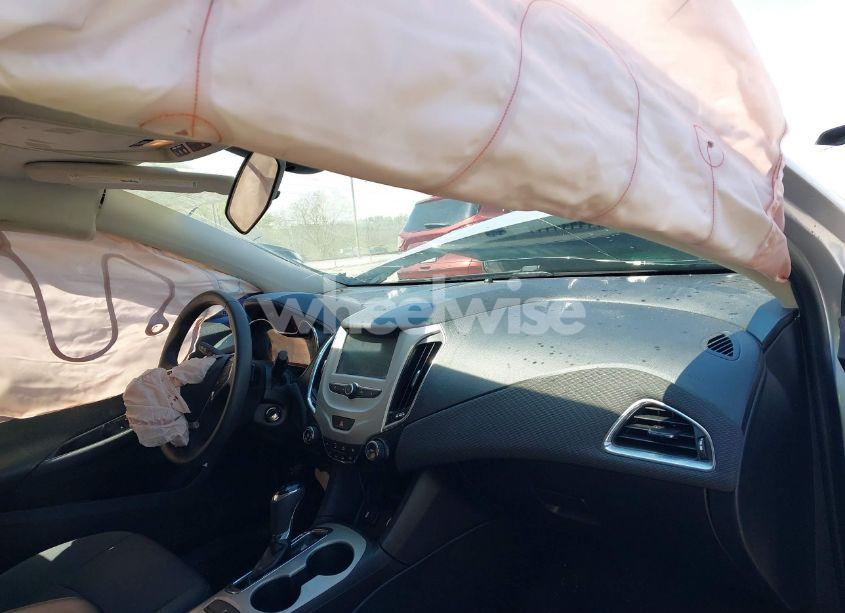 Photo 5 of 2018 Chevrolet Cruze LS AUTO (VIN 1G1BC5SM7J7199854)