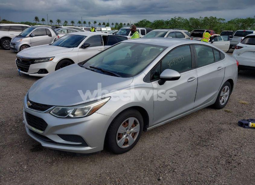 Photo 2 of 2018 Chevrolet Cruze LS AUTO (VIN 1G1BC5SM7J7220735)