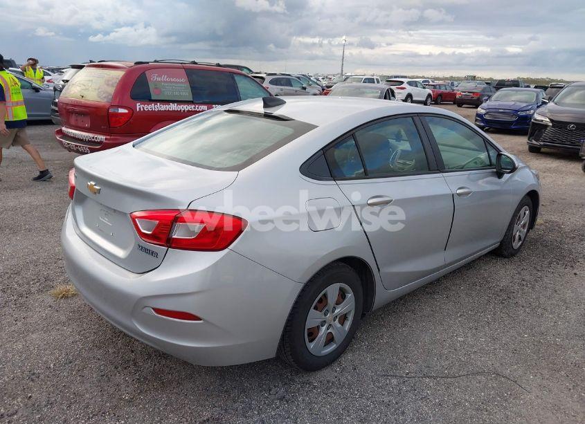 Photo 4 of 2018 Chevrolet Cruze LS AUTO (VIN 1G1BC5SM7J7220735)