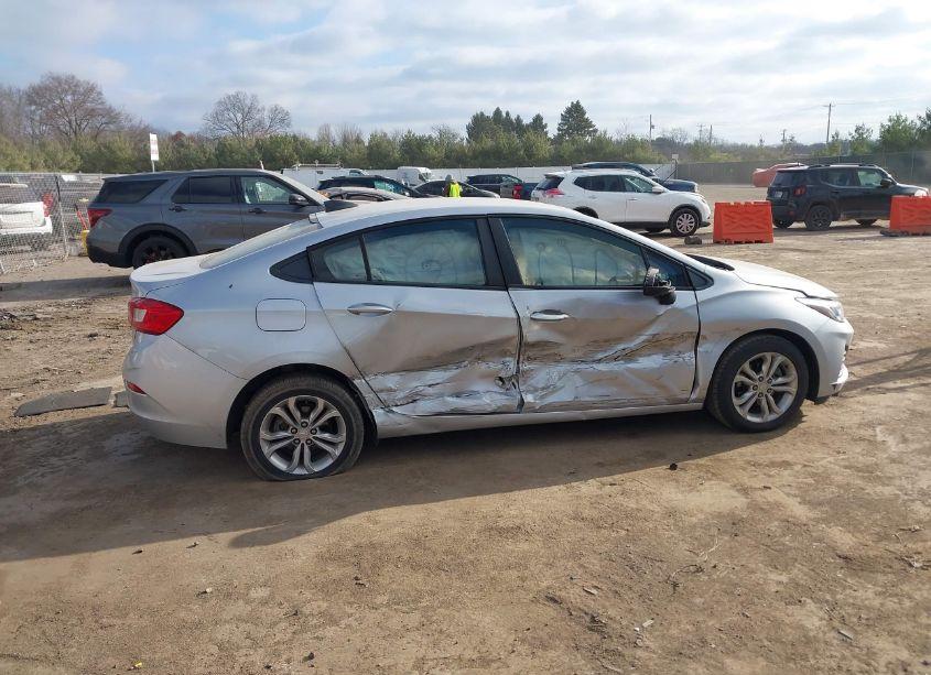 Photo 13 of 2019 Chevrolet Cruze LS (VIN 1G1BC5SM7K7148257)