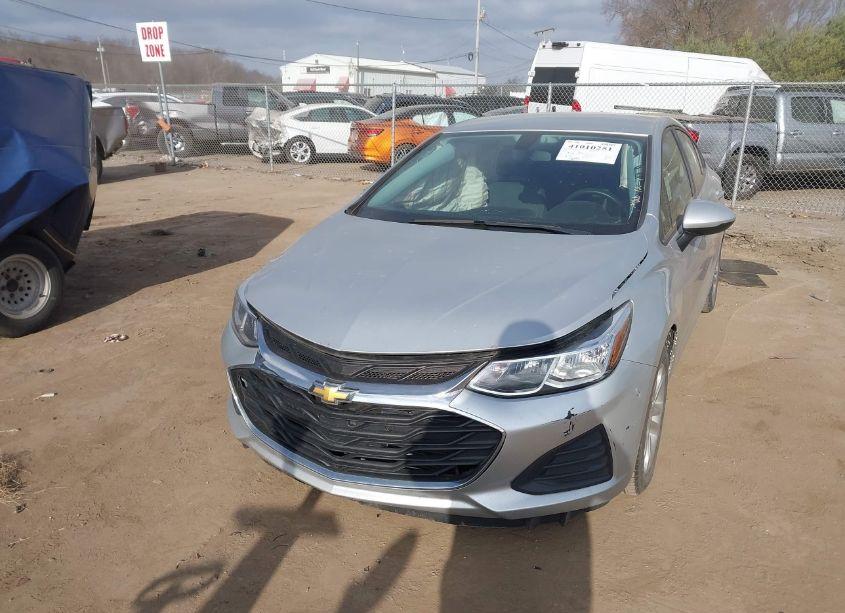 Photo 2 of 2019 Chevrolet Cruze LS (VIN 1G1BC5SM7K7148257)