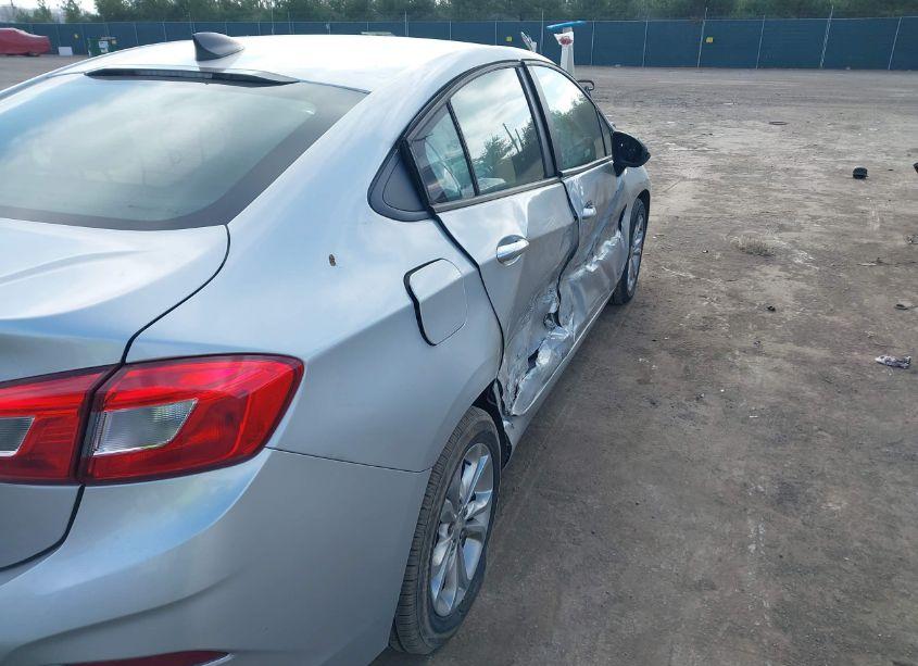 Photo 6 of 2019 Chevrolet Cruze LS (VIN 1G1BC5SM7K7148257)