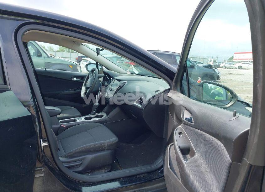 Photo 5 of 2016 Chevrolet Cruze LS AUTO (VIN 1G1BC5SM8G7325650)