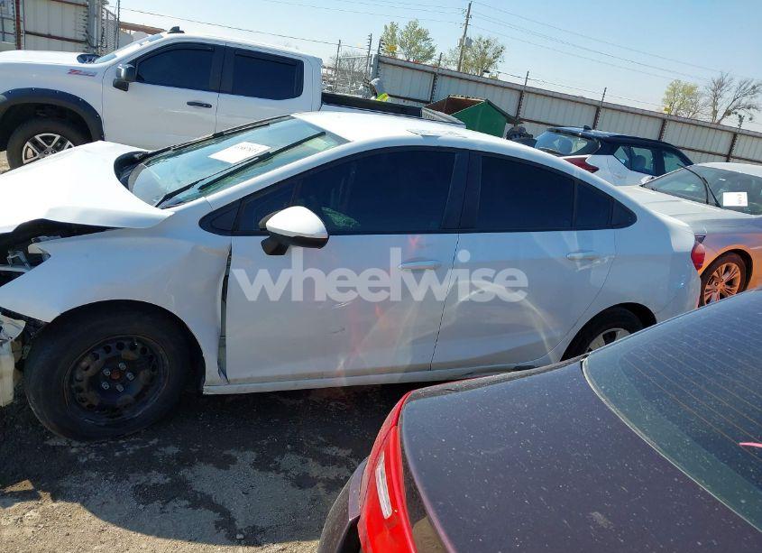 Photo 15 of 2016 Chevrolet Cruze LS AUTO (VIN 1G1BC5SM8G7328743)