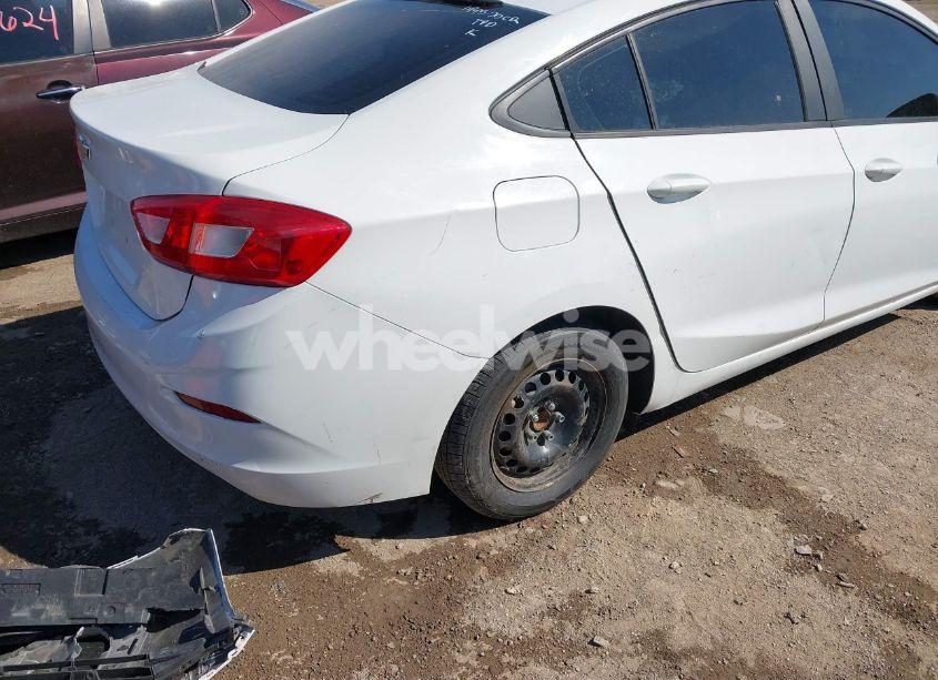 Photo 4 of 2016 Chevrolet Cruze LS AUTO (VIN 1G1BC5SM8G7328743)