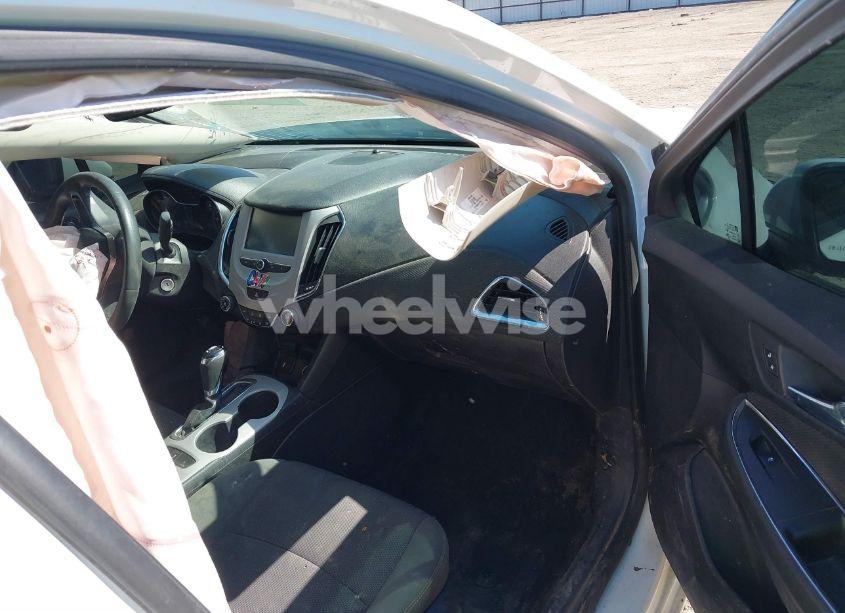 Photo 5 of 2016 Chevrolet Cruze LS AUTO (VIN 1G1BC5SM8G7328743)