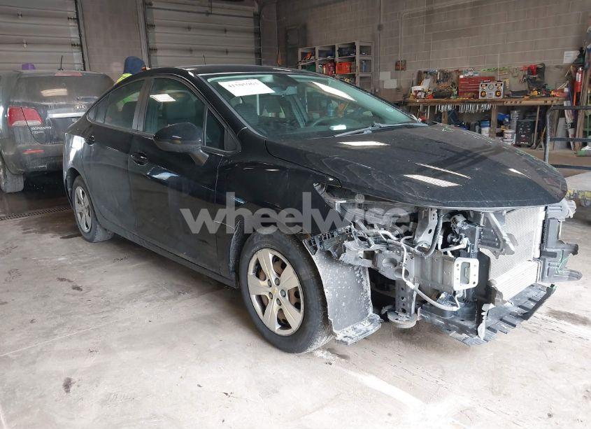 2017 Chevrolet Cruze LS AUTO (VIN 1G1BC5SM8H7114207) main photo